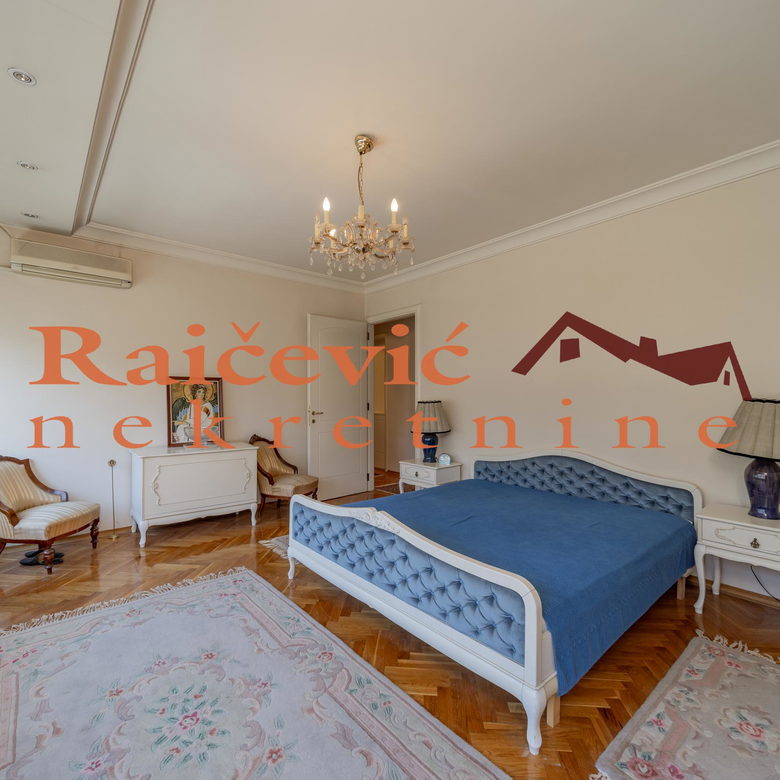 Kuća na prodaju, Centar, 273m², 700.000 €