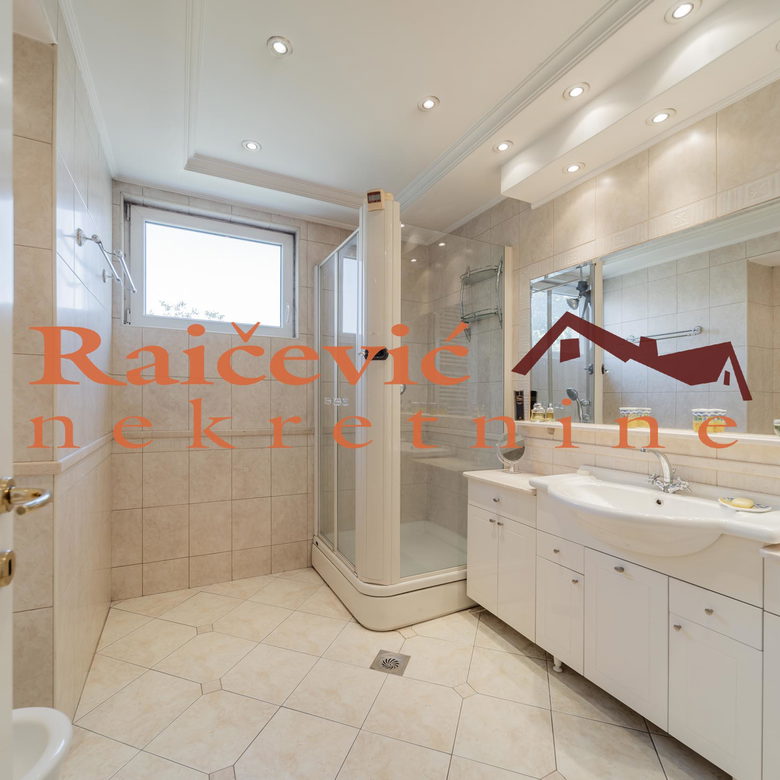 Kuća na prodaju, Centar, 273m², 700.000 €
