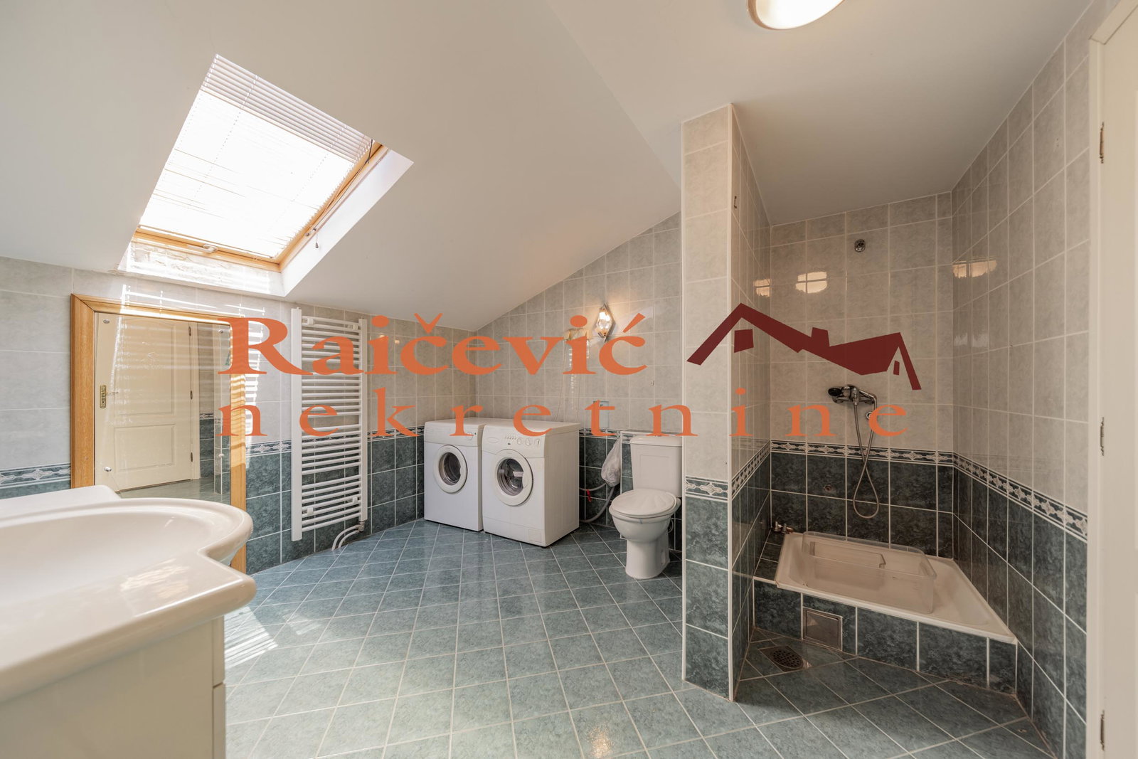 Kuća na prodaju, Centar, 273m², 700.000 €