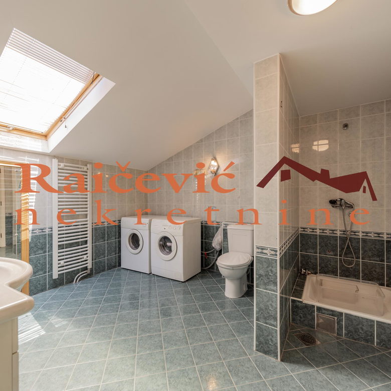 Kuća na prodaju, Centar, 273m², 700.000 €