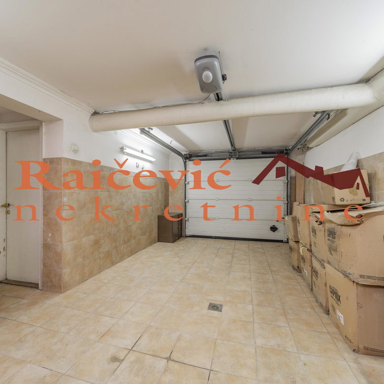 Kuća na prodaju, Centar, 273m², 700.000 €