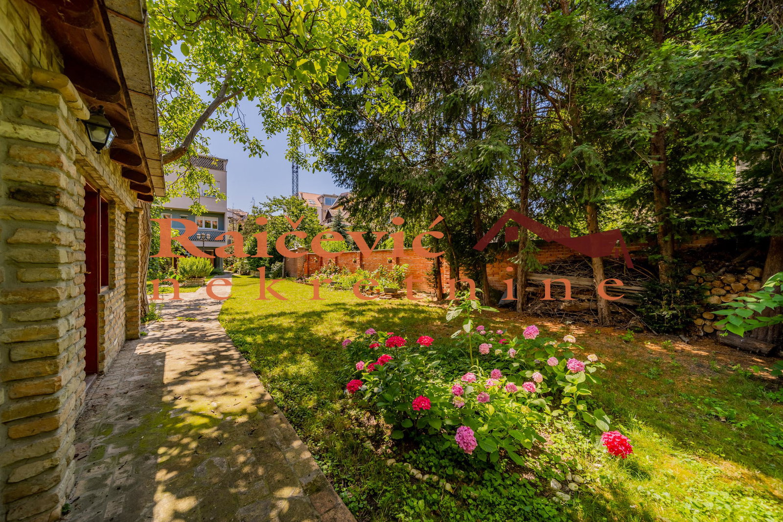 Kuća na prodaju, Centar, 273m², 700.000 €