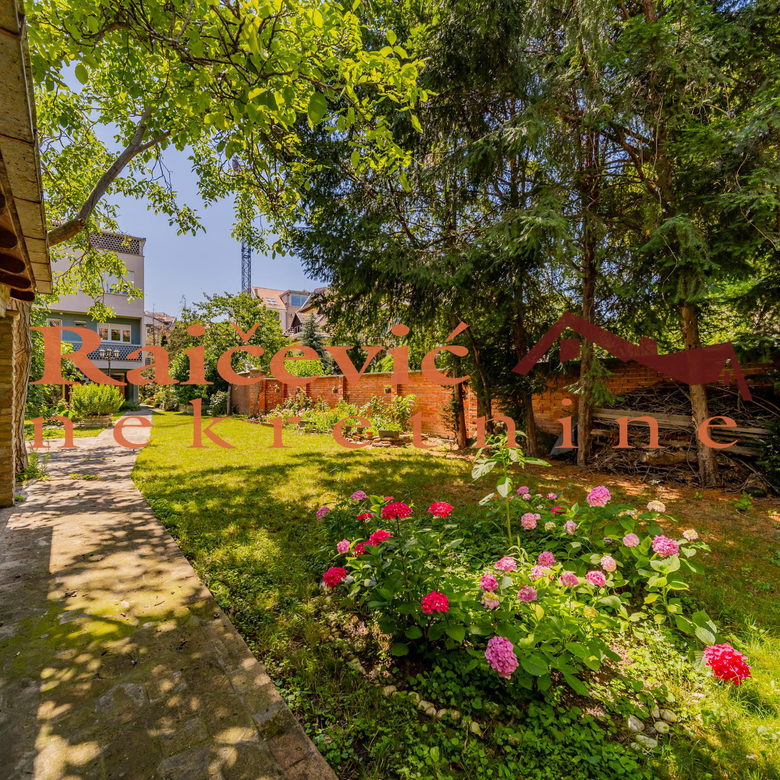 Kuća na prodaju, Centar, 273m², 700.000 €
