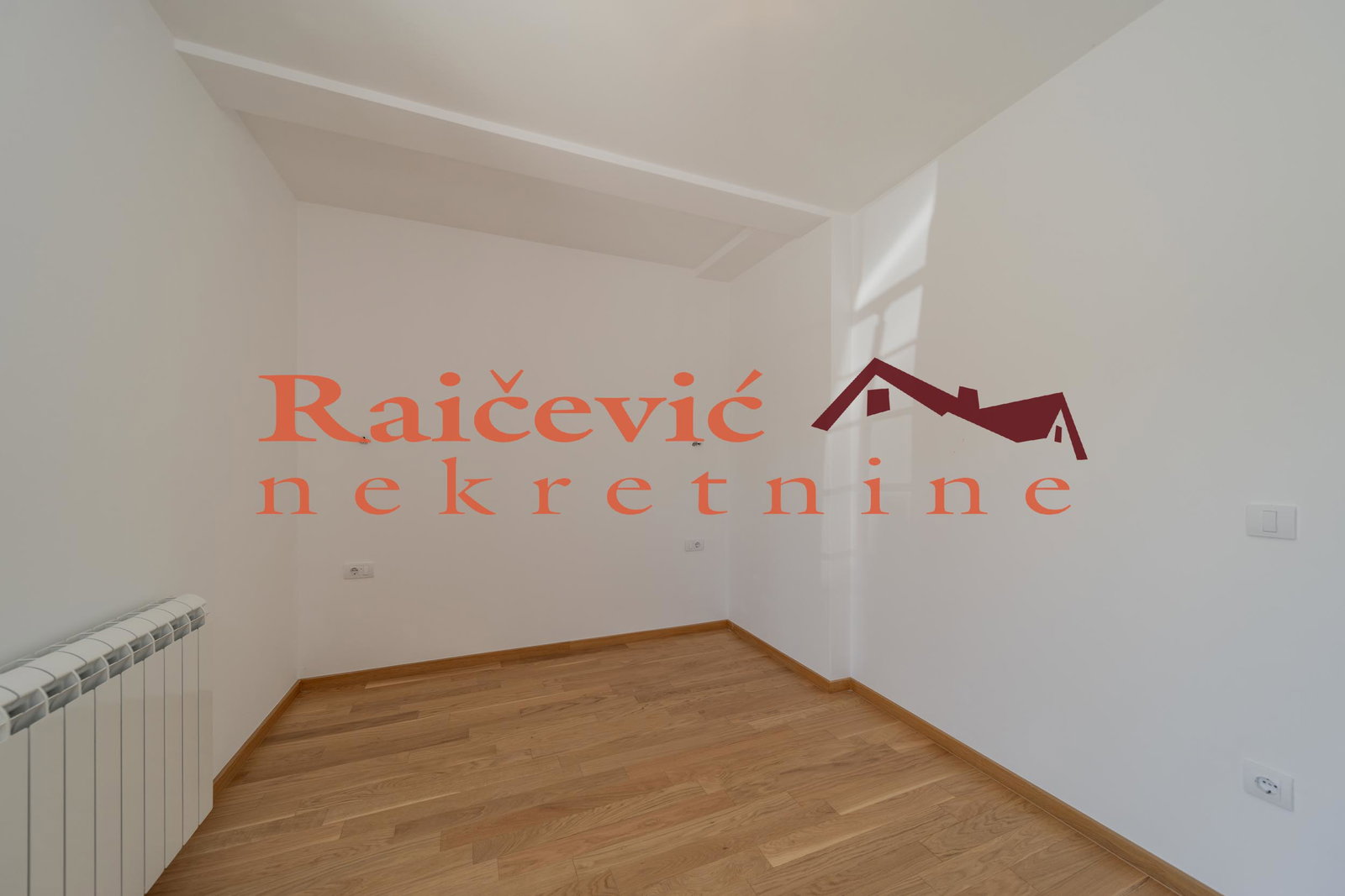 Trosoban stan na prodaju, Kaluđerica, Beograd, 95m², 161.750 €