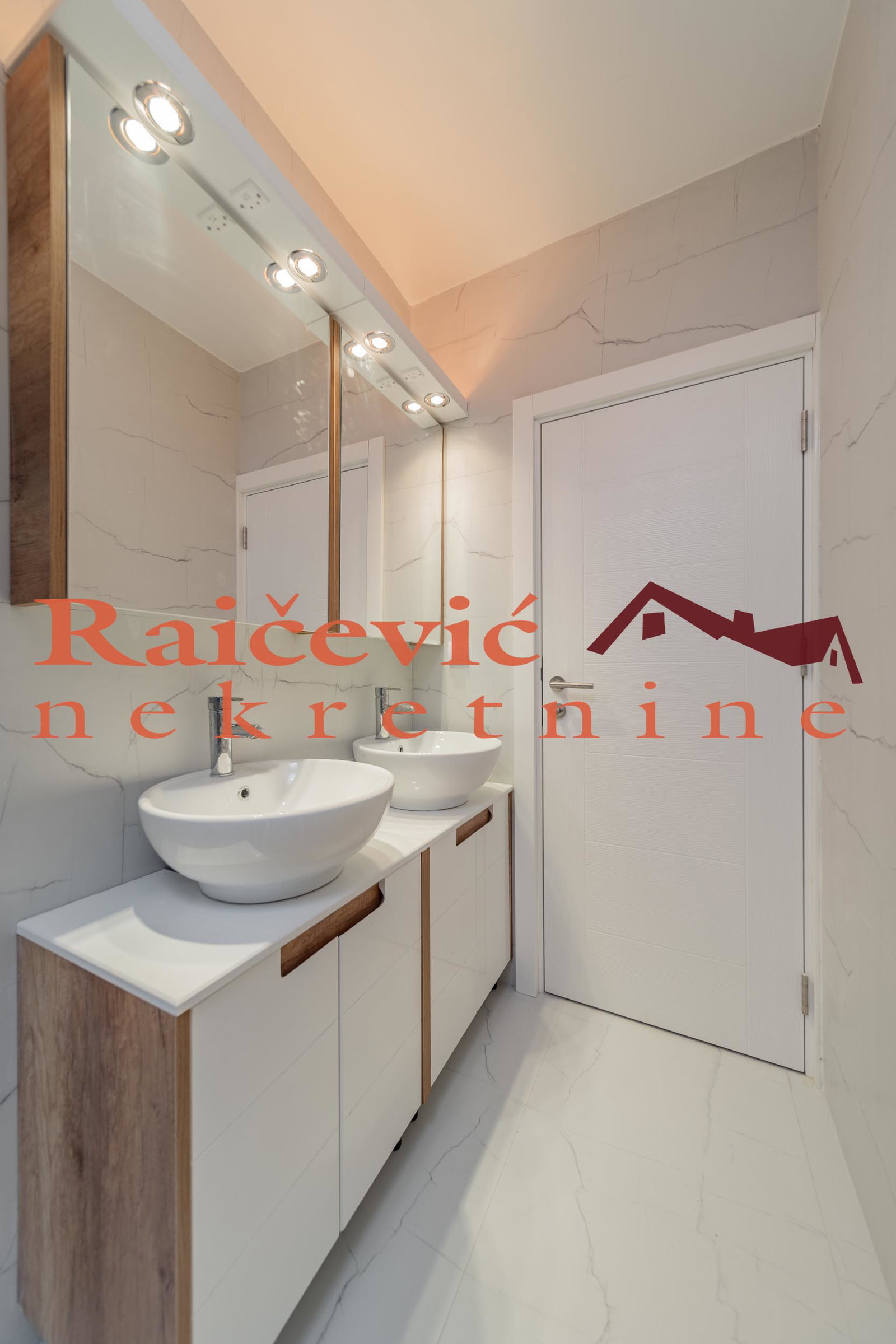 Trosoban stan na prodaju, Kaluđerica, Beograd, 95m², 161.750 €