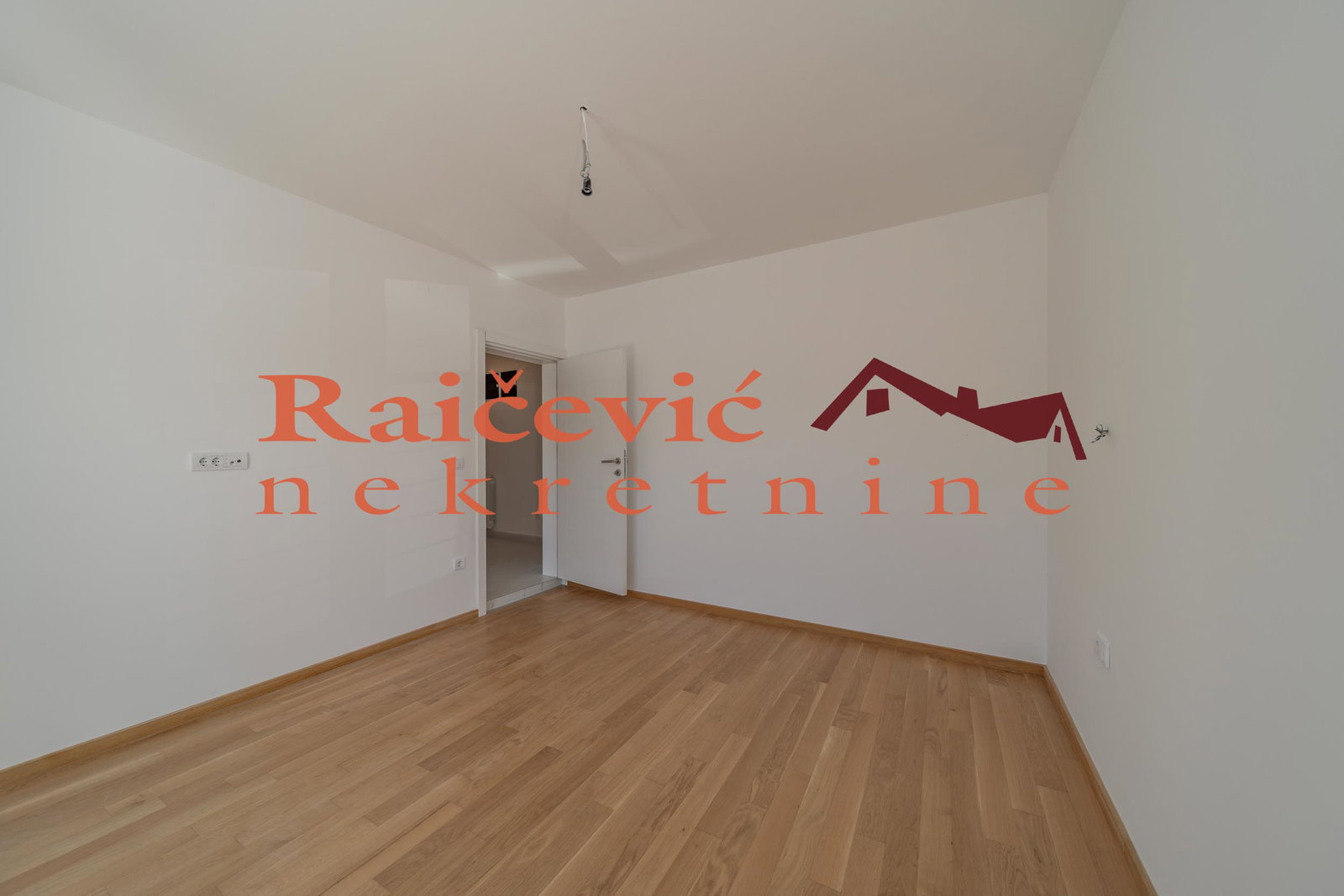 Trosoban stan na prodaju, Kaluđerica, Beograd, 95m², 161.750 €
