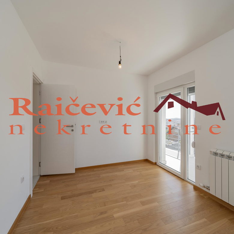 Trosoban stan na prodaju, Kaluđerica, Beograd, 82m², 140.300 €