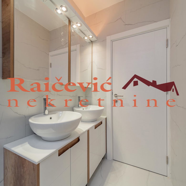 Trosoban stan na prodaju, Kaluđerica, Beograd, 82m², 140.300 €
