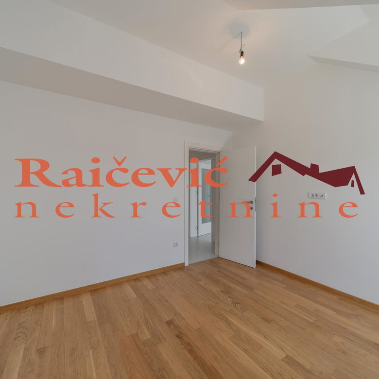 Trosoban stan na prodaju, Kaluđerica, Beograd, 81m², 138.650 €