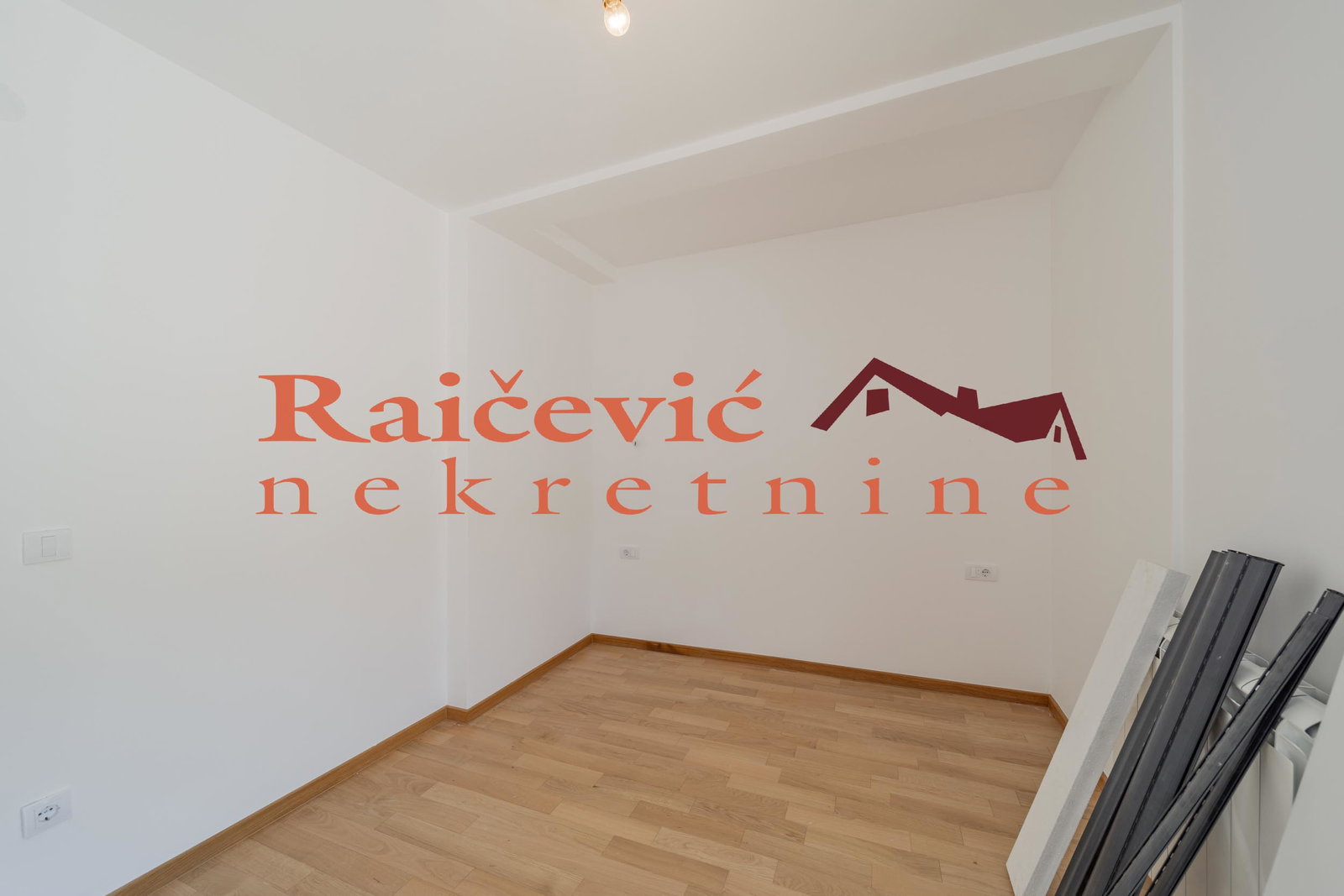 Trosoban stan na prodaju, Kaluđerica, Beograd, 95m², 161.750 €