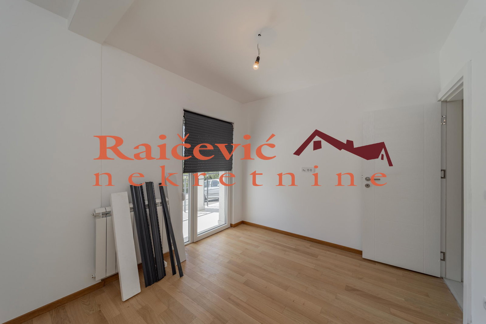 Trosoban stan na prodaju, Kaluđerica, Beograd, 95m², 161.750 €