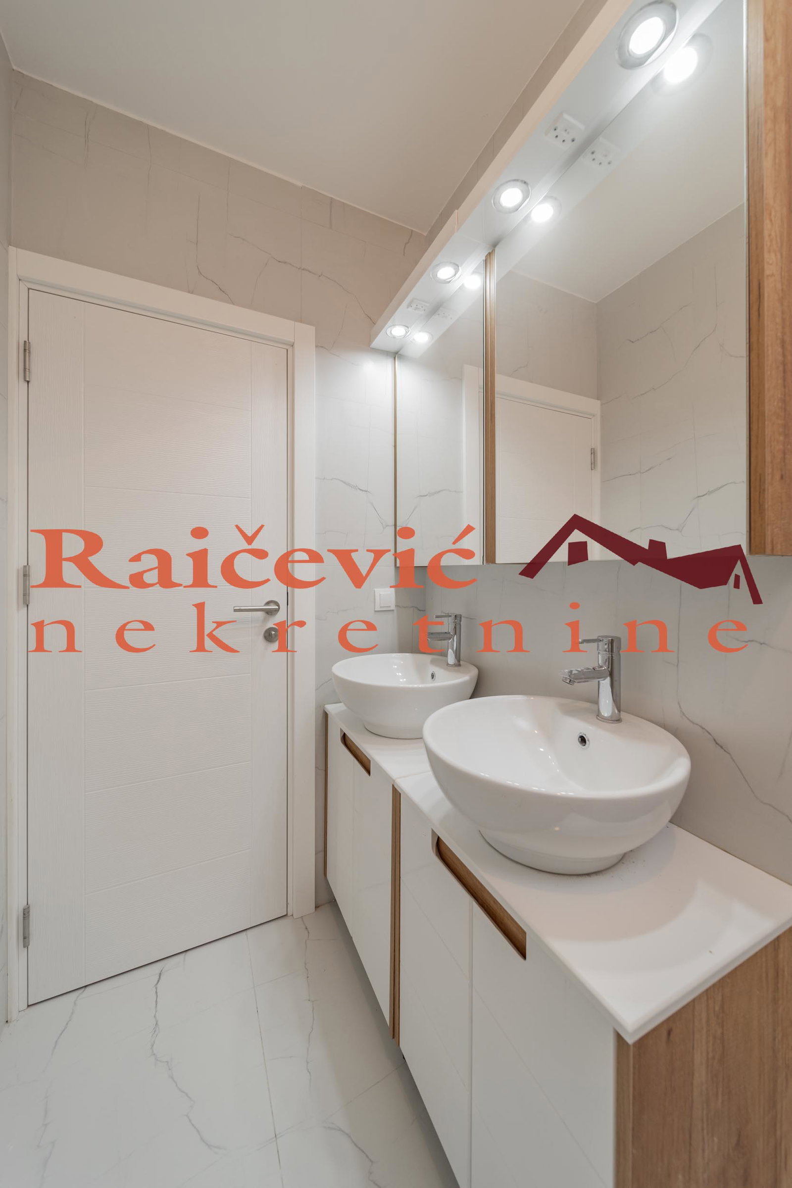 Trosoban stan na prodaju, Kaluđerica, Beograd, 95m², 161.750 €