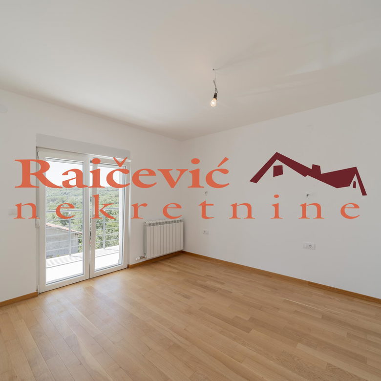 Trosoban stan na prodaju, Kaluđerica, Beograd, 82m², 140.300 €