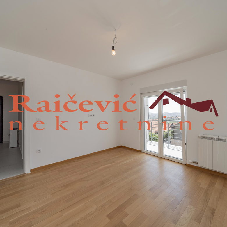 Trosoban stan na prodaju, Kaluđerica, Beograd, 82m², 140.300 €