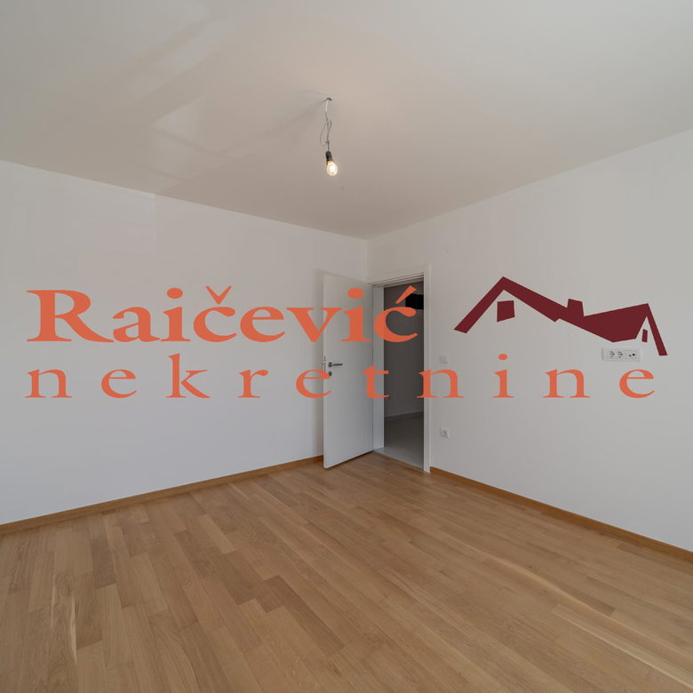Trosoban stan na prodaju, Kaluđerica, Beograd, 82m², 140.300 €