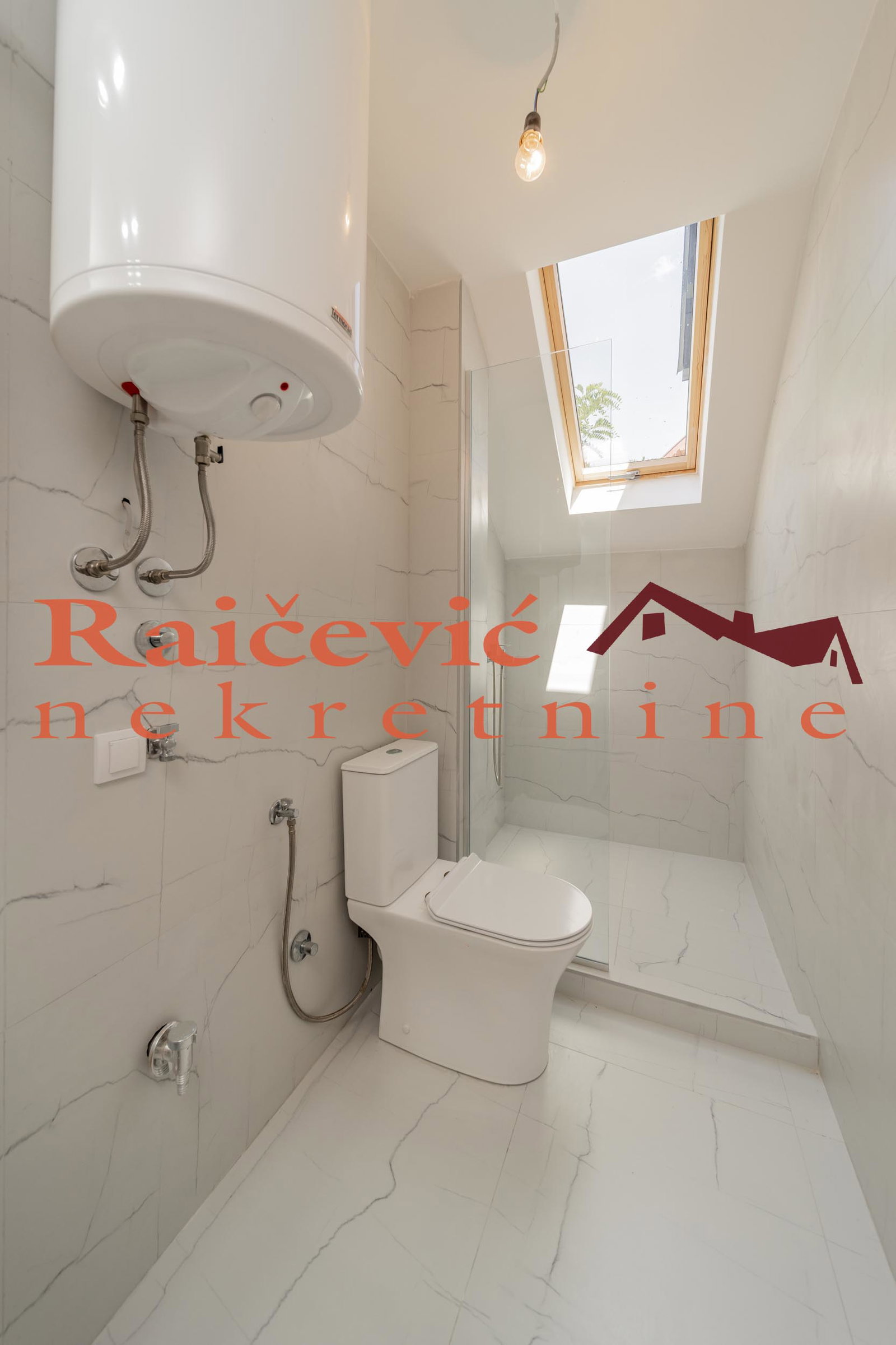 151000 Trosoban stan na prodaju, Kaluđerica, Beograd, 80m², 137.000 €