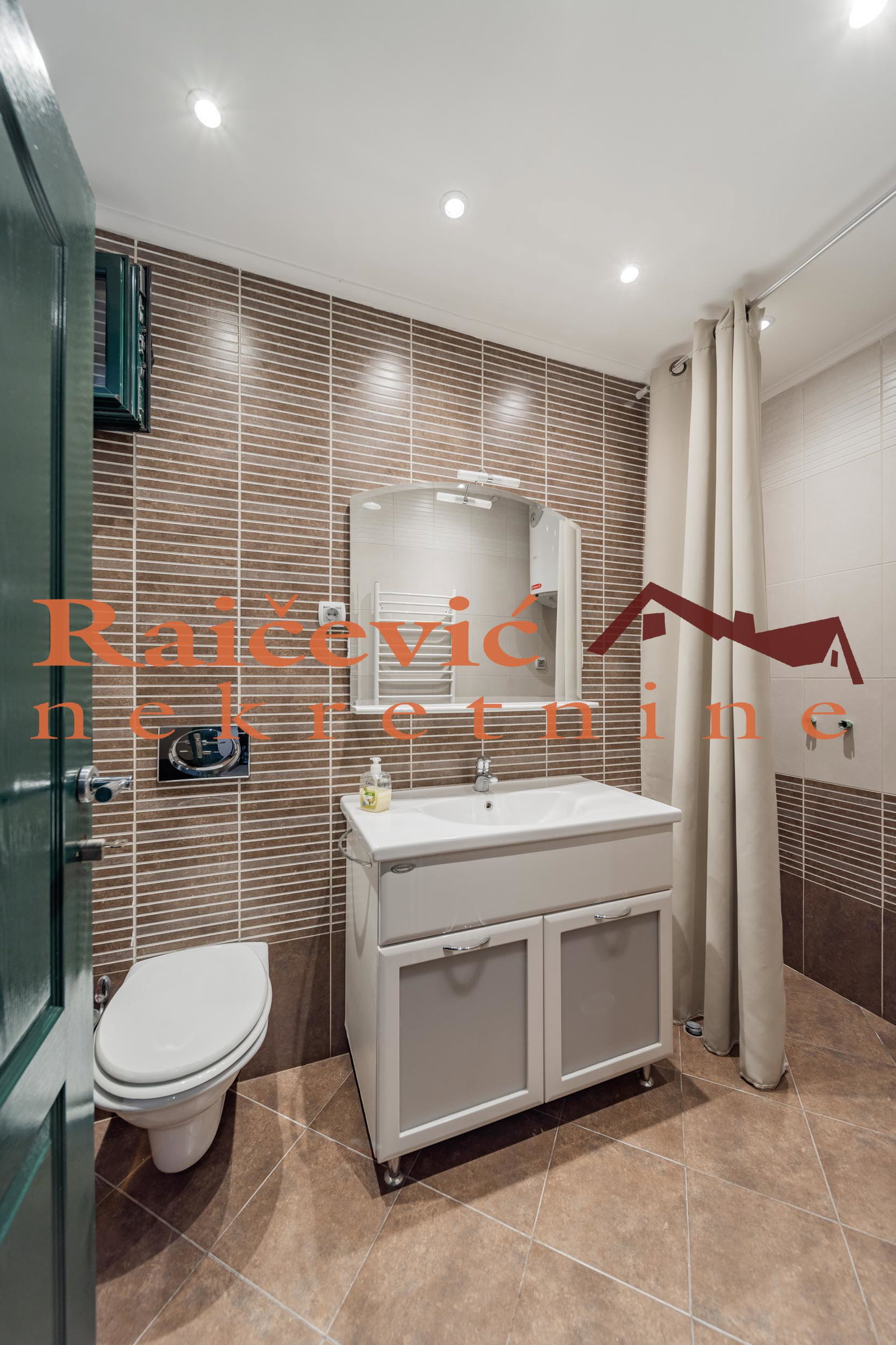 151039 Lokal za izdavanje, Voždovac, Beograd, 152m², 2.400 €/mes