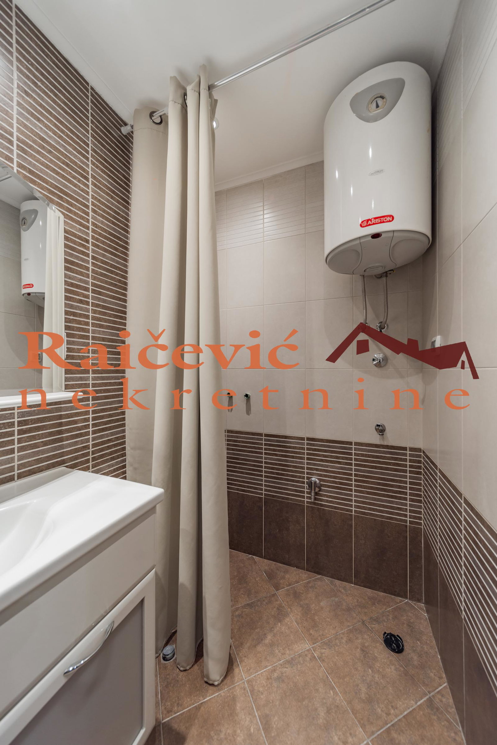 151040 Lokal za izdavanje, Voždovac, Beograd, 152m², 2.400 €/mes