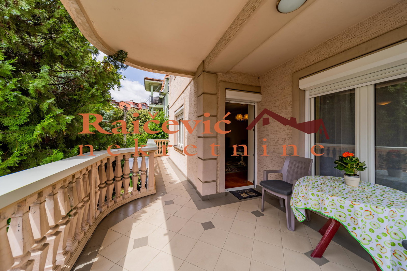 Trosoban stan na prodaju, Medaković 3, Beograd, 127m², 329.900 €