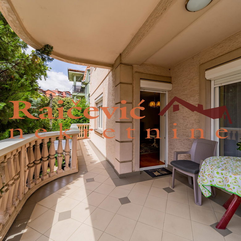 Trosoban stan na prodaju, Medaković 3, Beograd, 127m², 329.900 €
