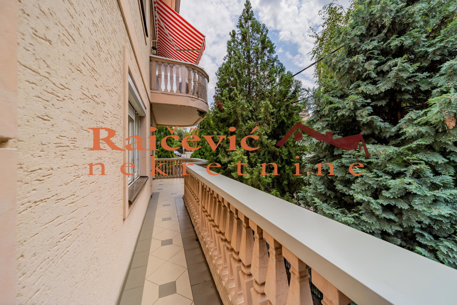 Trosoban stan na prodaju, Medaković 3, Beograd, 127m², 329.900 €