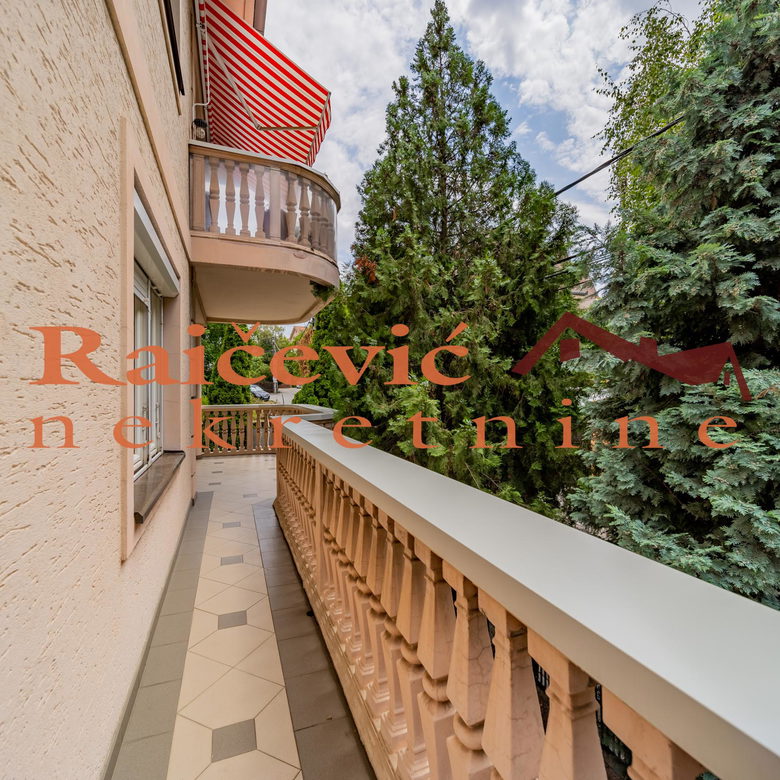 Trosoban stan na prodaju, Medaković 3, Beograd, 127m², 329.900 €
