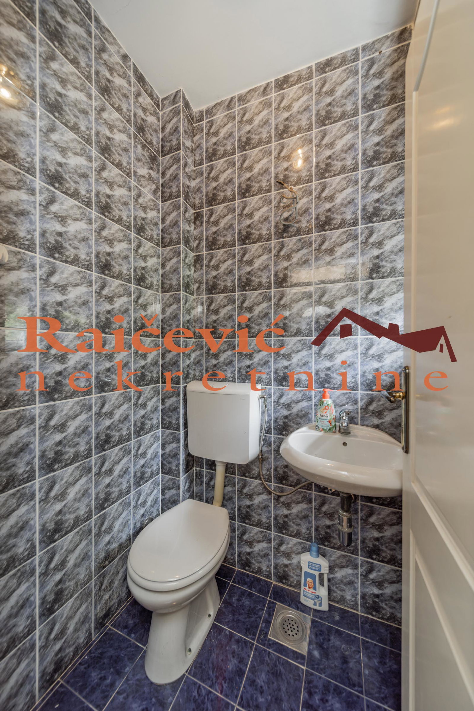 Trosoban stan na prodaju, Medaković 3, Beograd, 127m², 329.900 €