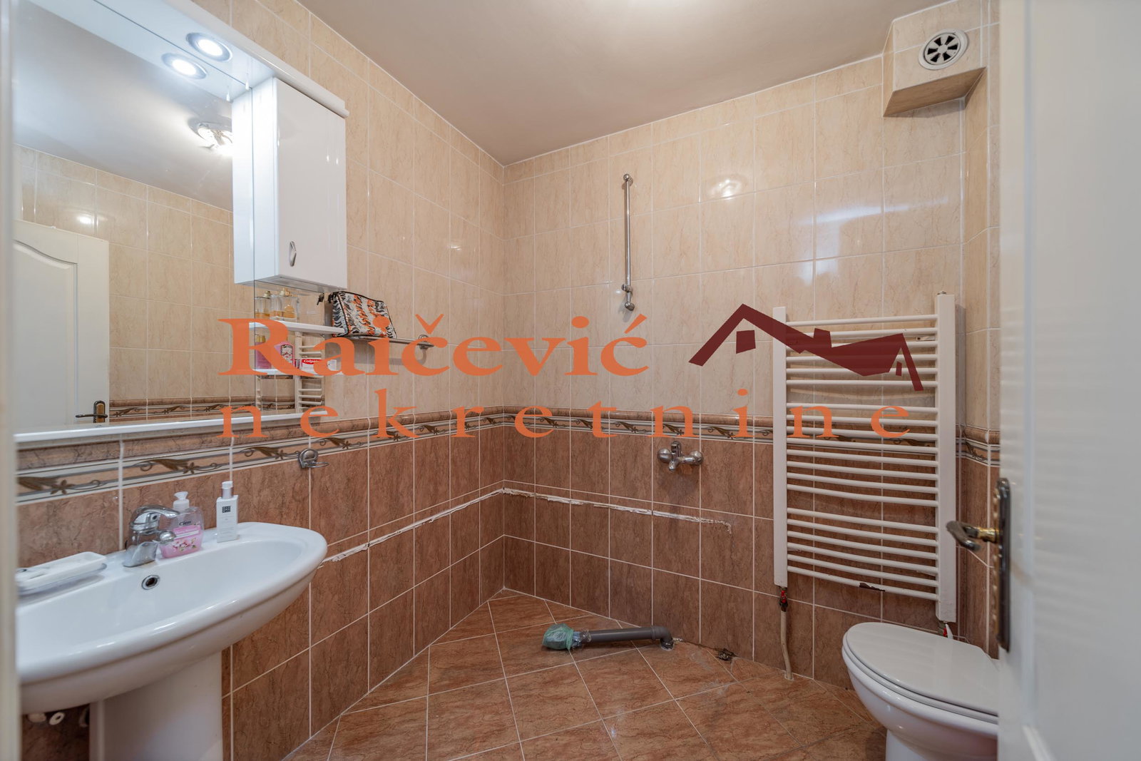 Trosoban stan na prodaju, Medaković 3, Beograd, 127m², 329.900 €