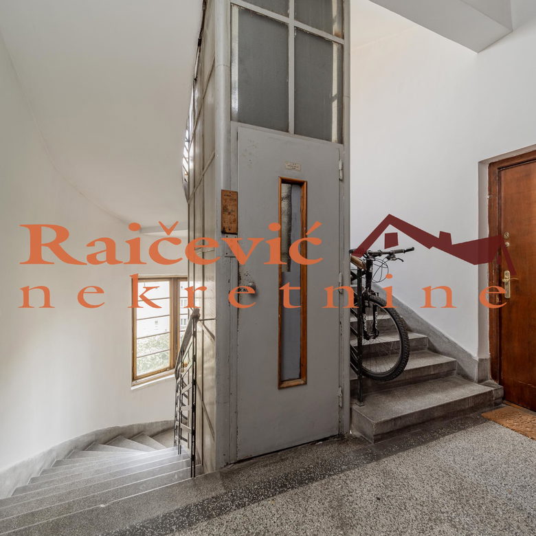 Četvorosoban stan na prodaju, Centar, Beograd, 115m², 749.000 €