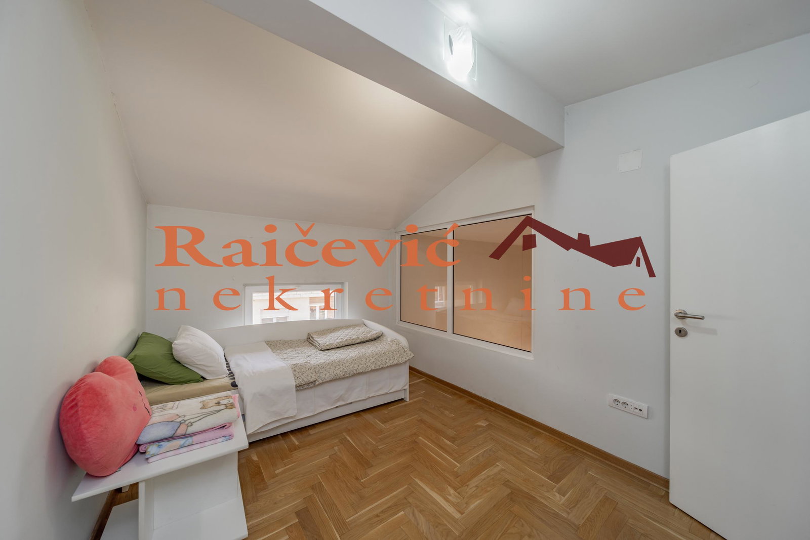 151399 Trosoban stan na prodaju, Gornji Grad, Beograd, 84m², 295.000 €