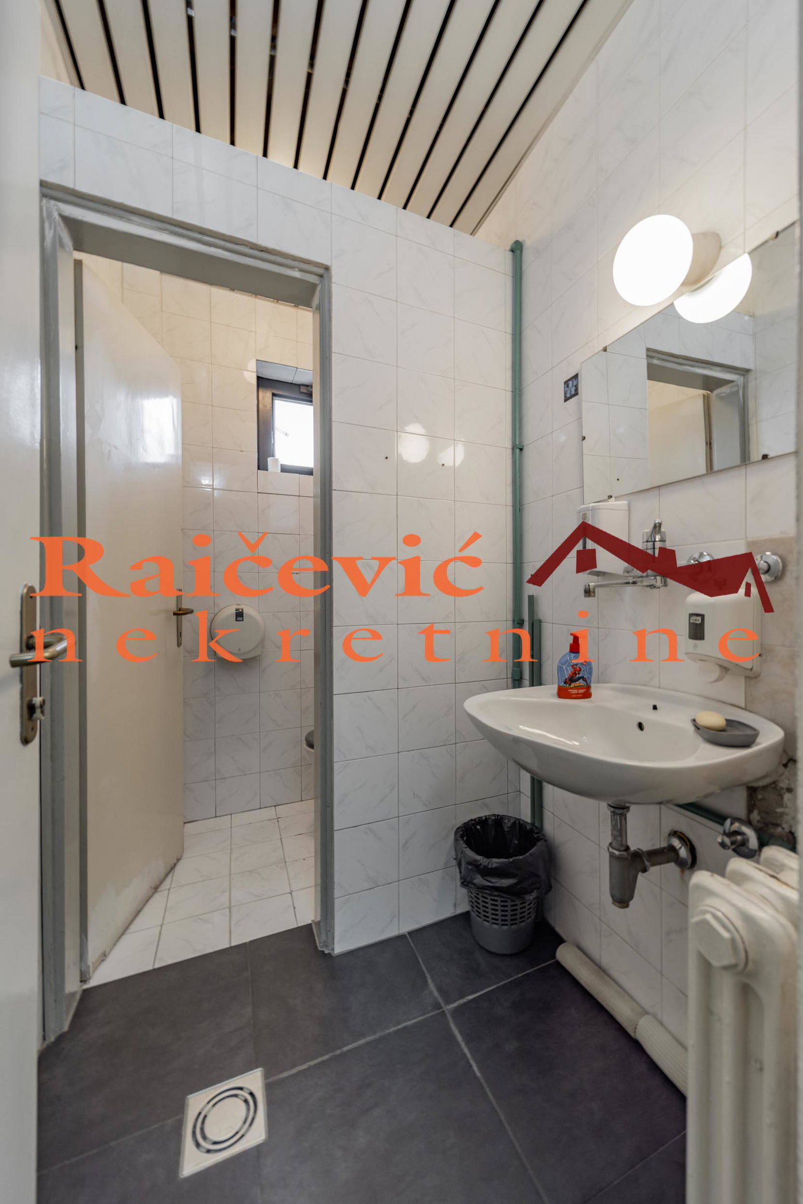 151516 Lokal za izdavanje, Banovo Brdo, Beograd, 273m², 2.300 €/mes