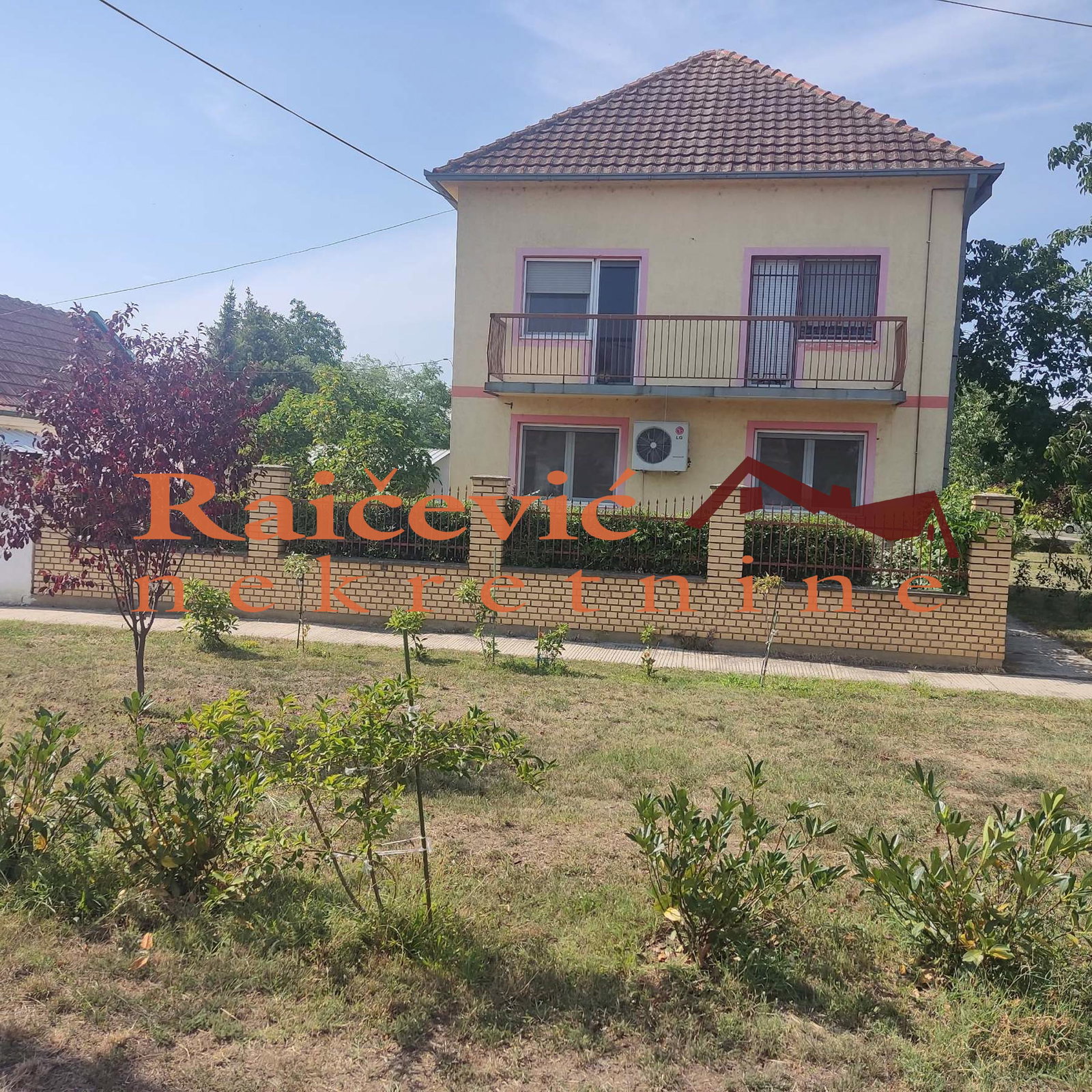 Kuća Prodaja   240 m2