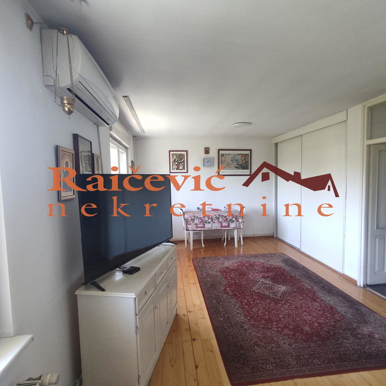 Kuća Prodaja   240 m2
