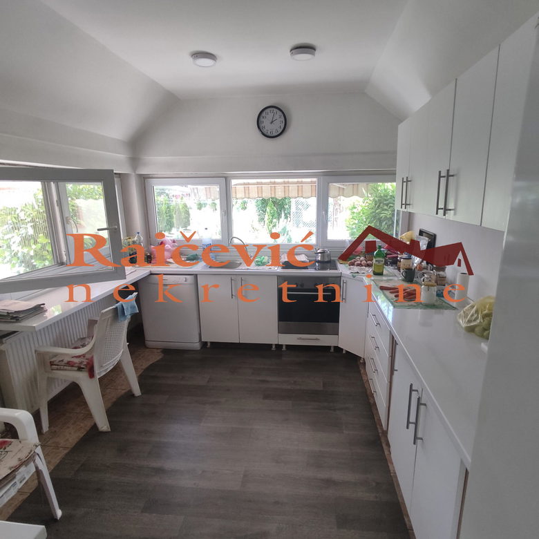 Kuća Prodaja   240 m2