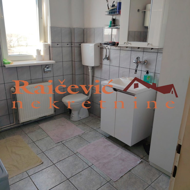 Kuća Prodaja   240 m2