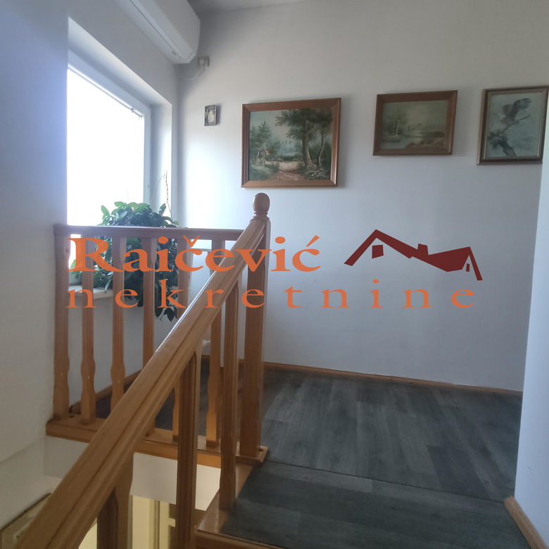 Kuća Prodaja   240 m2