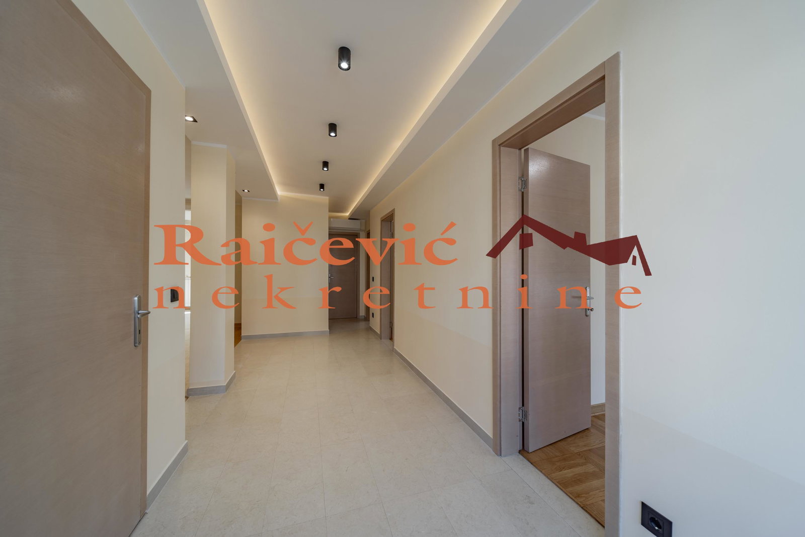 151825 Petosoban stan na prodaju, Voždovac, Beograd, 123m², 381.300 €