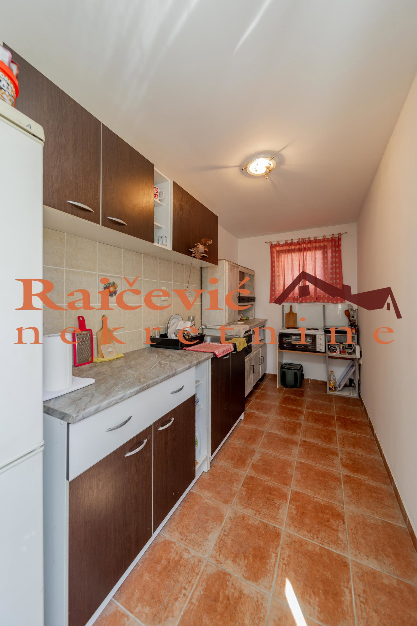 151862 Kuća na prodaju, Resnik, Beograd, 260m², 191.000 €