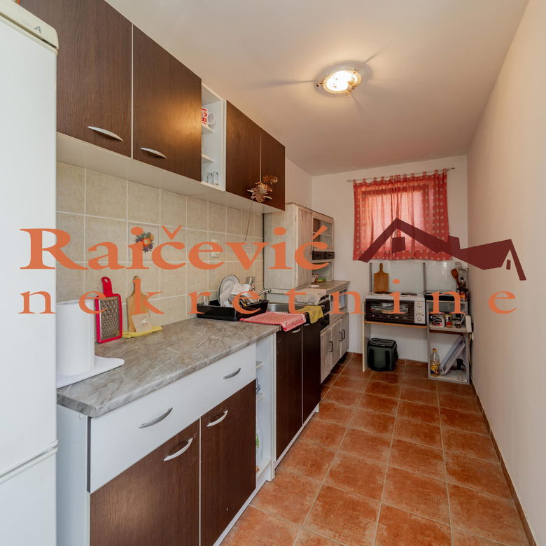 Kuća na prodaju, Resnik, Beograd, 260m², 191.000 €