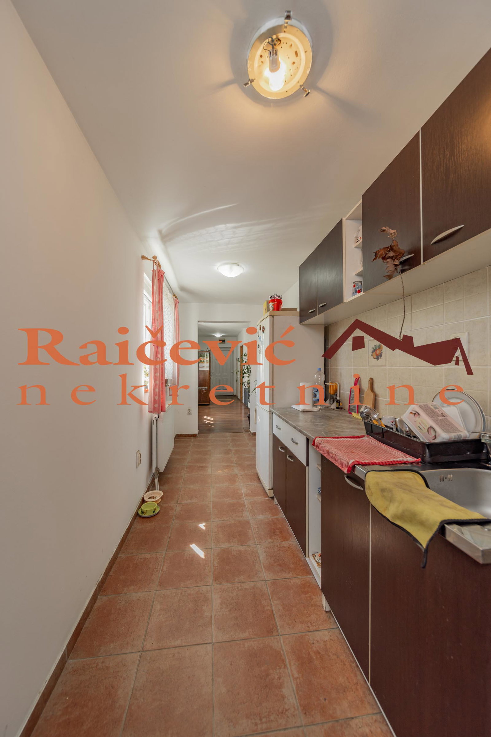 151863 Kuća na prodaju, Resnik, Beograd, 260m², 191.000 €