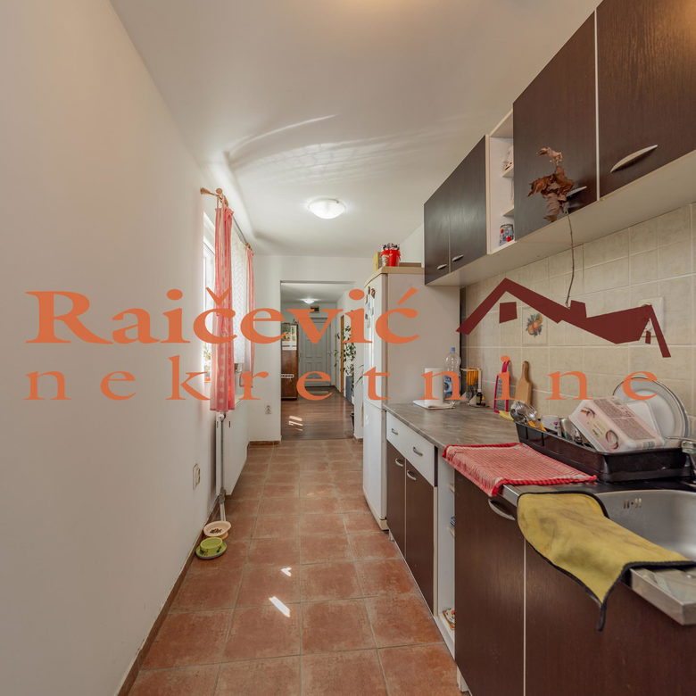 Kuća na prodaju, Resnik, Beograd, 260m², 191.000 €