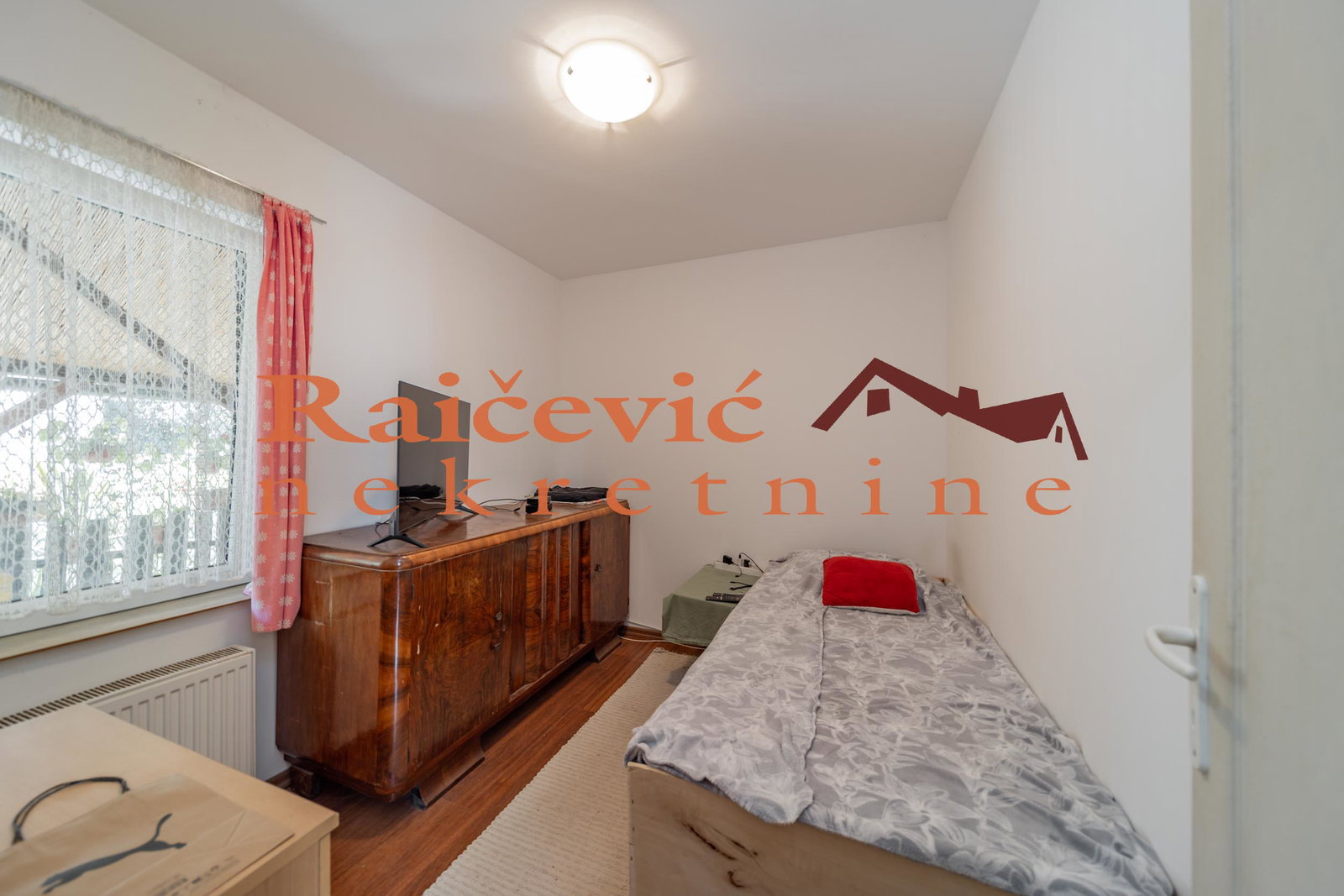 151864 Kuća na prodaju, Resnik, Beograd, 260m², 191.000 €