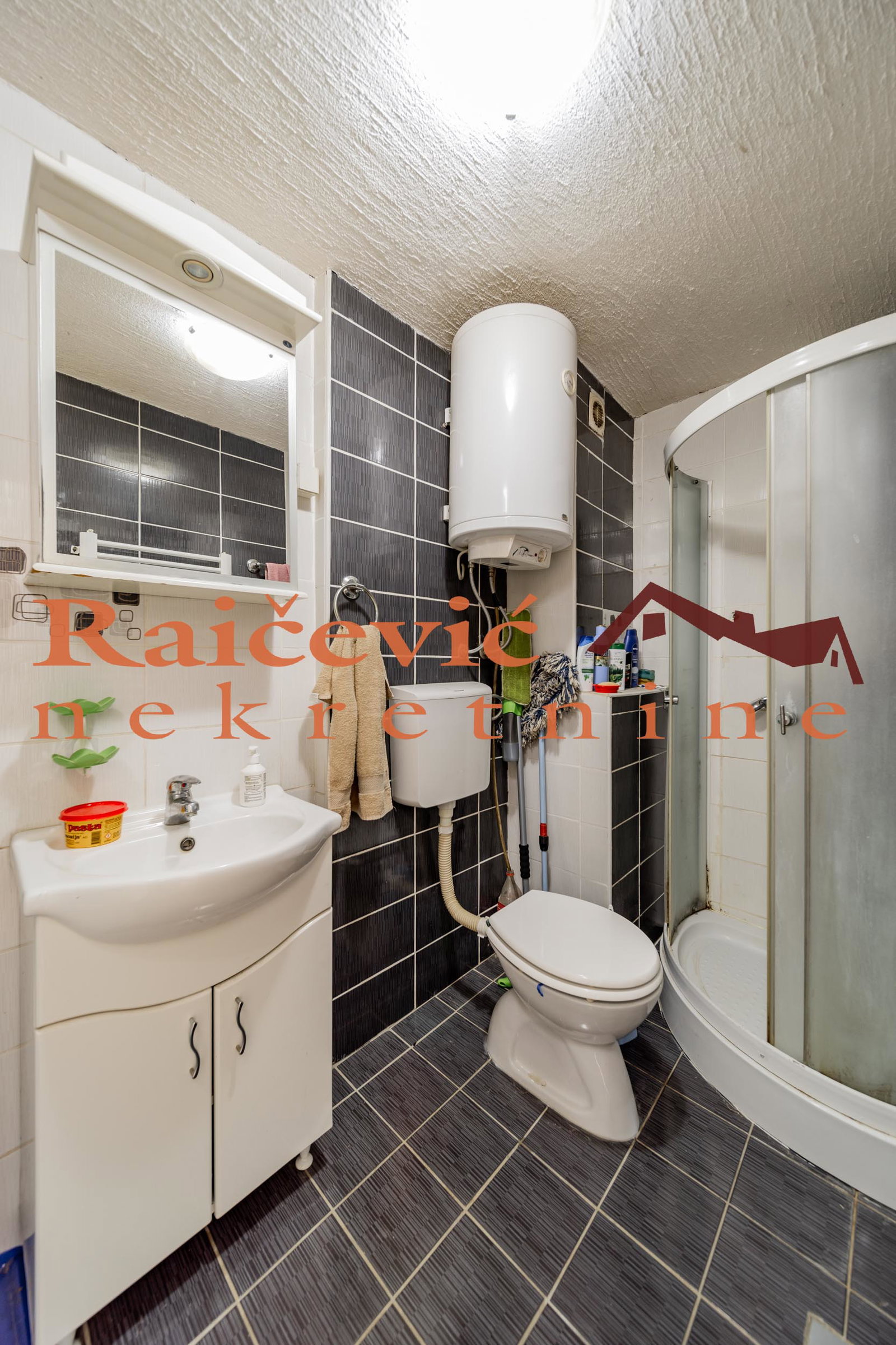 151865 Kuća na prodaju, Resnik, Beograd, 260m², 191.000 €