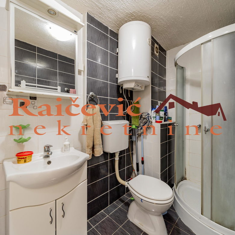 Kuća na prodaju, Resnik, Beograd, 260m², 191.000 €