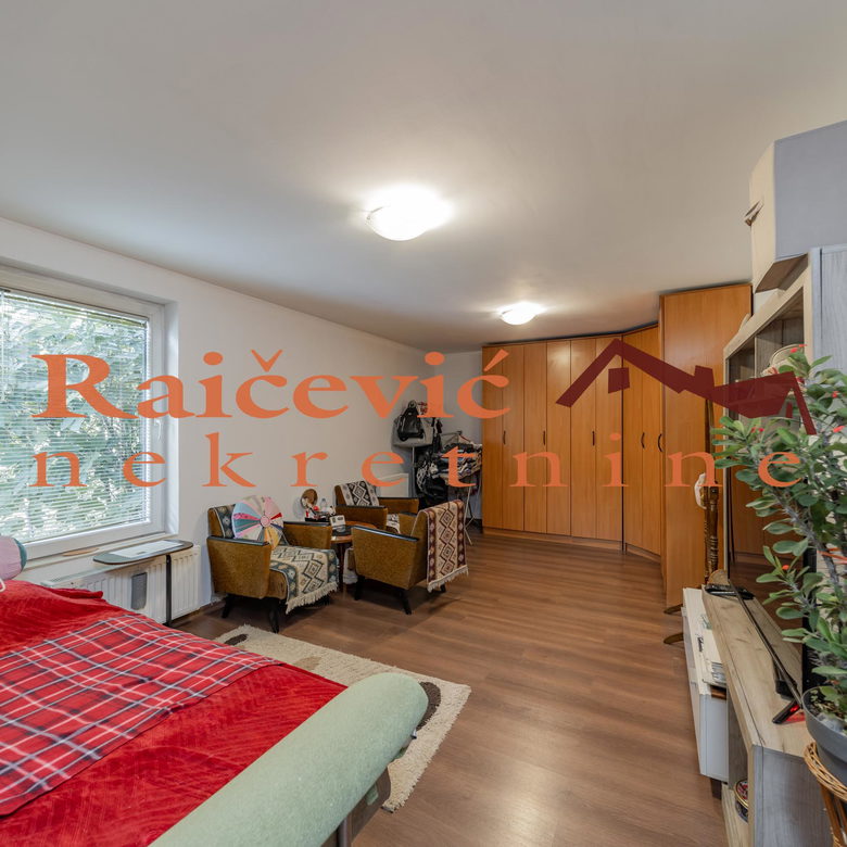 Kuća na prodaju, Resnik, Beograd, 260m², 191.000 €
