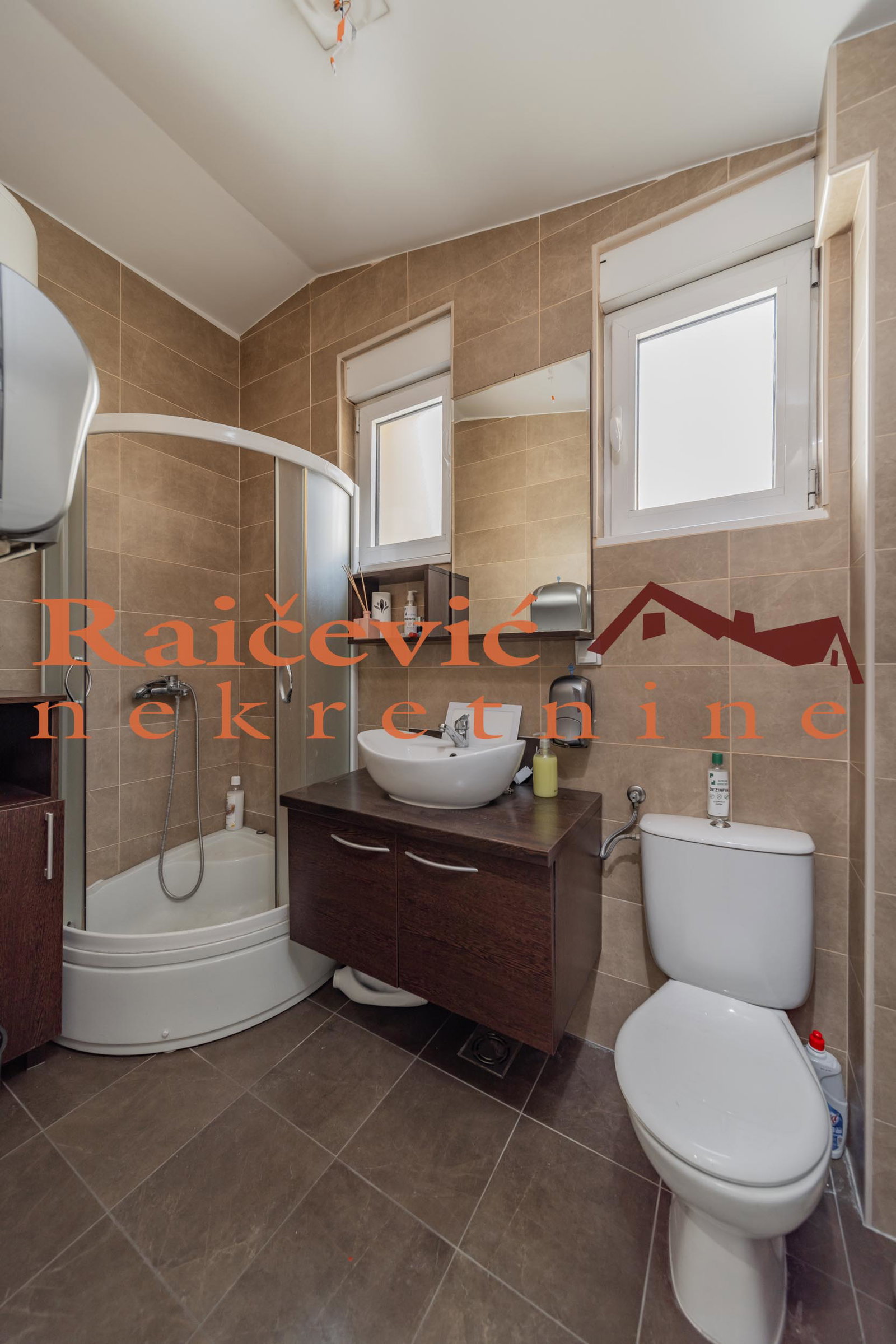 Petosoban stan na prodaju, Đeram Pijaca, Beograd, 118m², 6. sprat, 349.000 €
