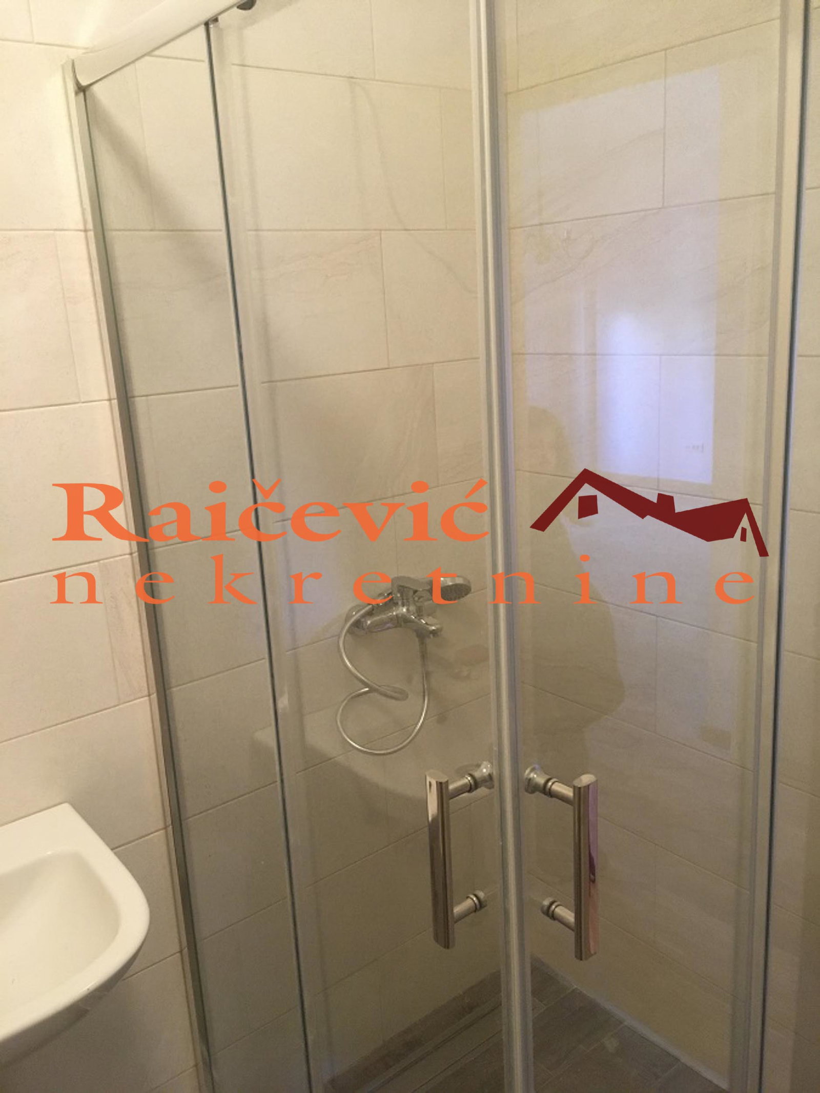 152186 Lokal za izdavanje, Lekino Brdo, Beograd, 54m², 550 €/mes