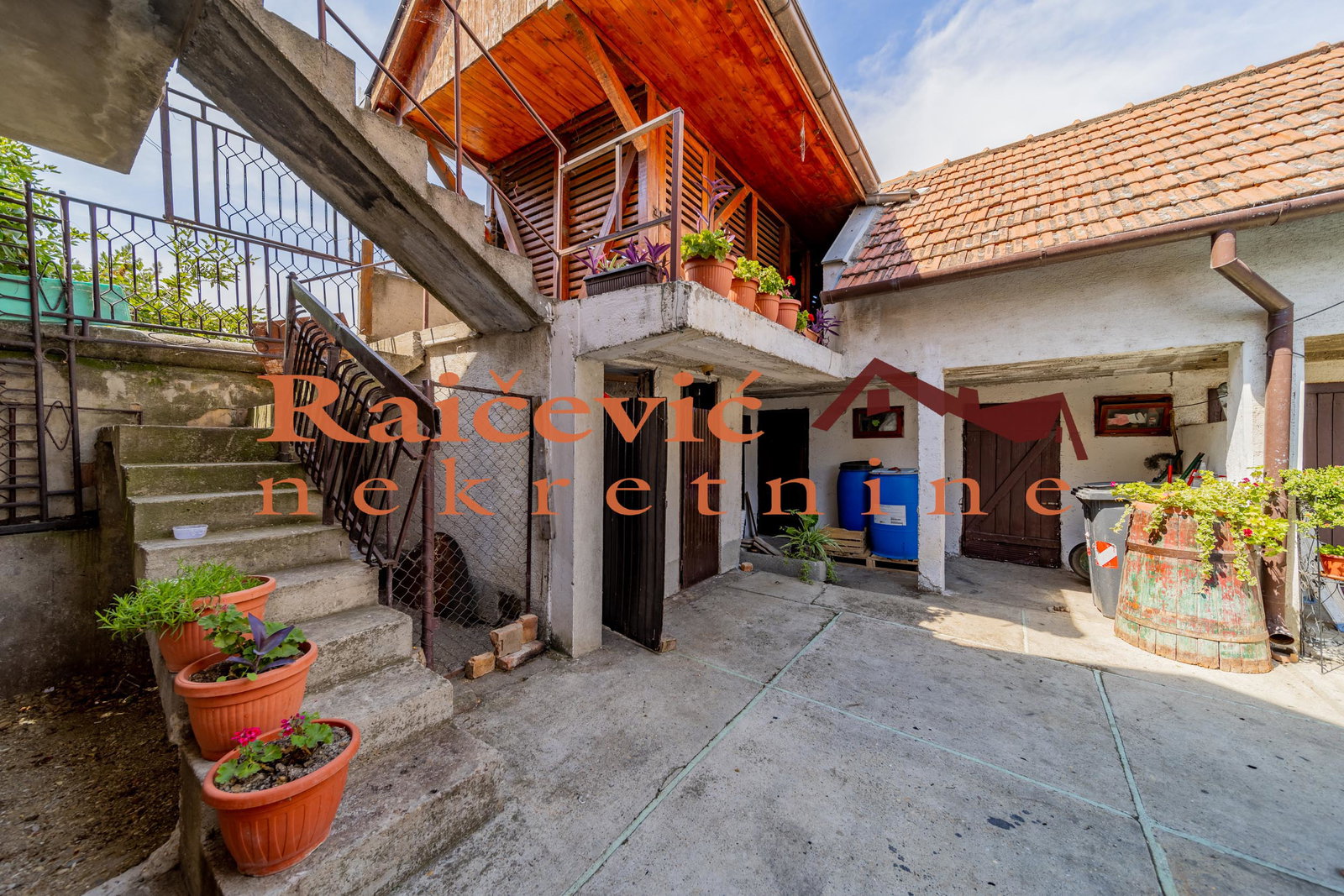 Kuća Prodaja   484 m2