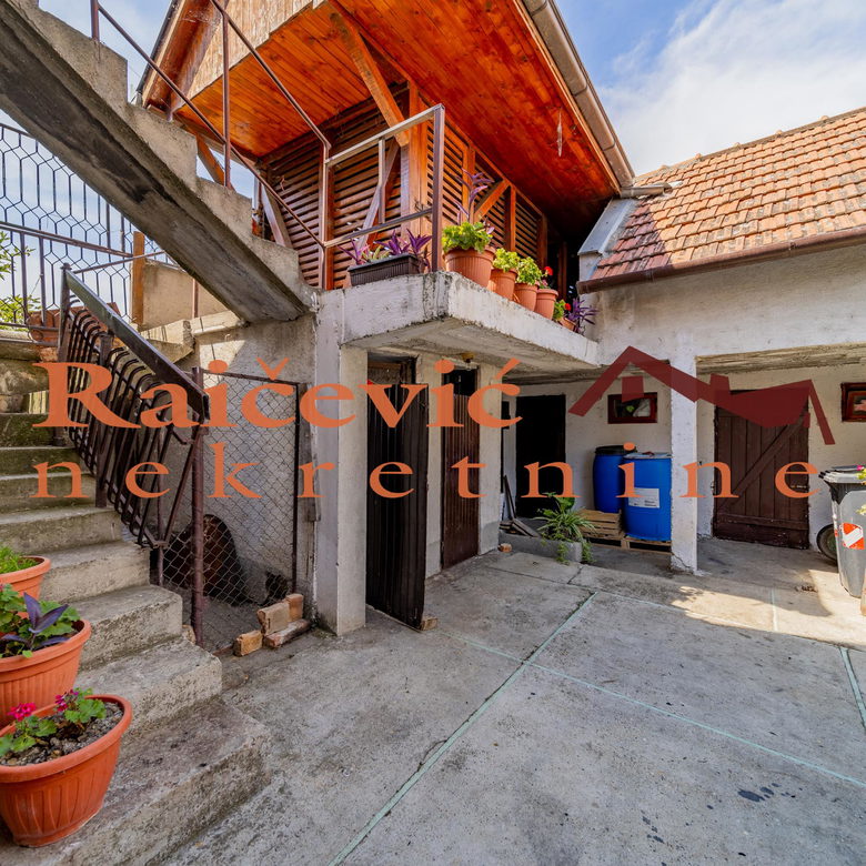 Kuća Prodaja   484 m2