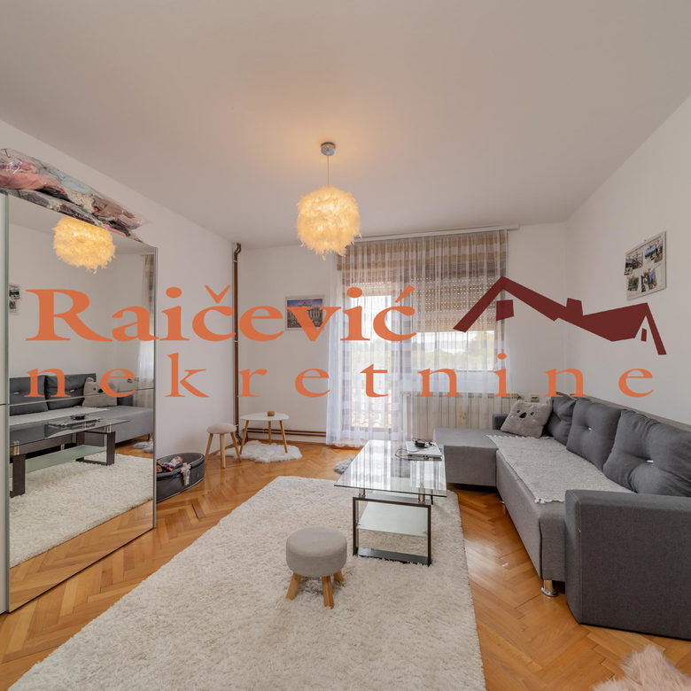 Kuća na prodaju, Starcevo, 484m², 299.000 €